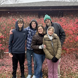 Drew, Sarah, Levi, Cole and Ruby Lawes